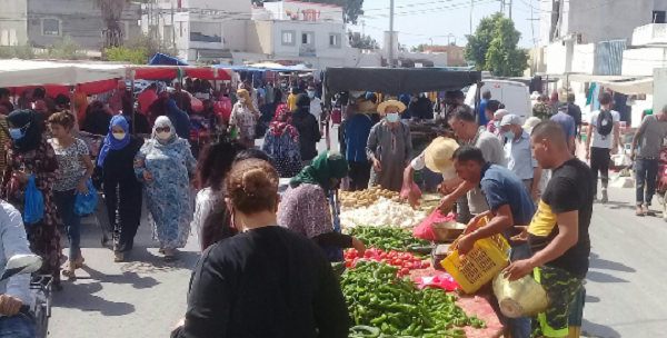 طبربة ..انتصاب السوق الأسبوعية وسط غياب محير للمراقبة الأمنية و البلدية !